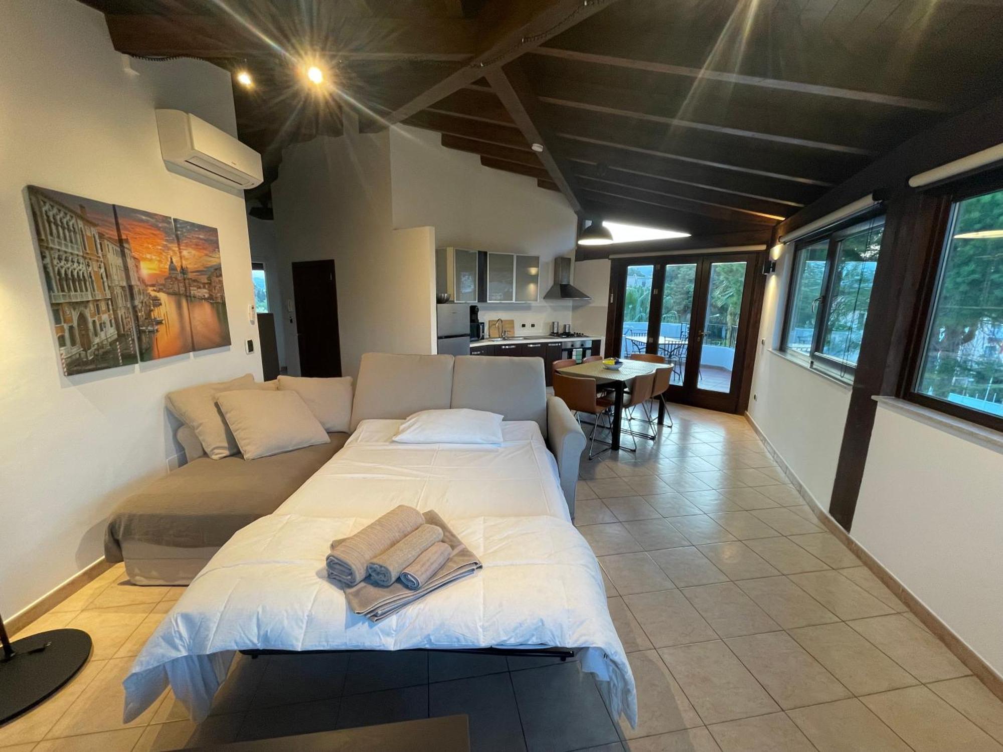 John Sea Suites จีอาร์ดีนี นักซอส ภายนอก รูปภาพ